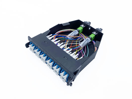 YINGDA プラスチック 24fibers MPOからLC ブレイクカセットボックス データセンターのためのエリート挿入損失