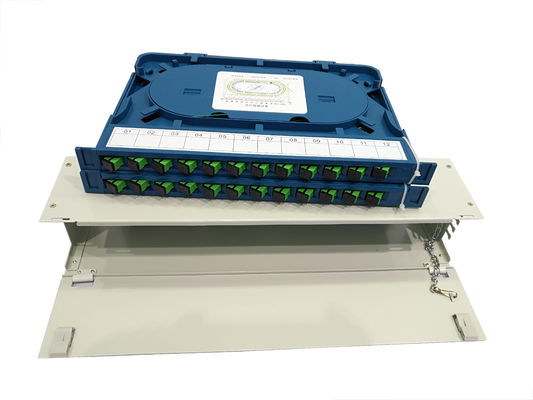 AL 材料 光ファイバーパッチパネル 12 ポート 24 ポート 統合 スプライス トレイ SC/LC/FC/ST 接続器
