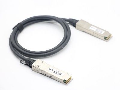 40G SFP DACケーブル QSFP+ から QSFP+ 消極銅ケーブル PVC 黒
